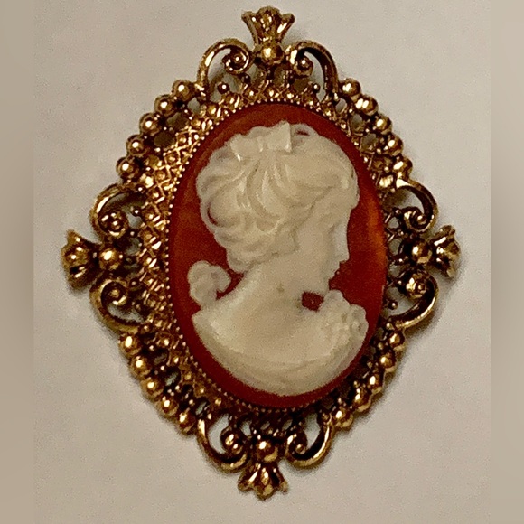 Mid Century Vintage Gold Tone Victorian Style Cameo Pinback Brooch Button - Picture 5 of 15